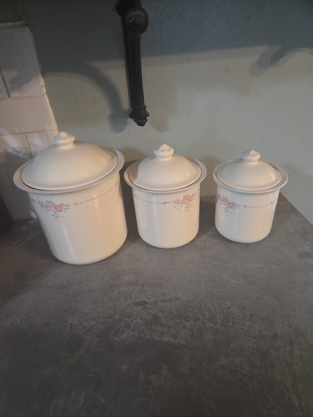Vintage Pfaltzgraff Wyndrose Pattern Canister Set With Lids. - Picture 2 of 9